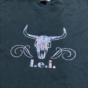 l.e.i. skull shirt